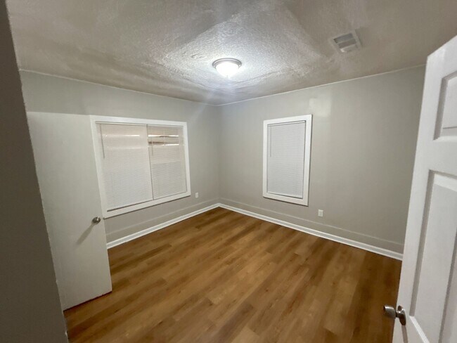 Foto del edificio - 2100 Stovall Ave