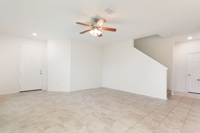 Foto del edificio - MOVE IN SPECIAL: $300 Off 1st Months Rent!...