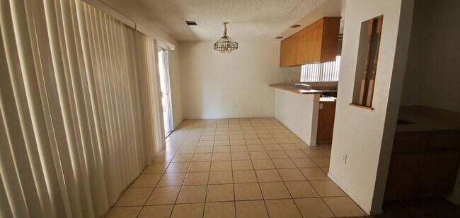 Foto del edificio - Silverlake's Home- 3 Bedrooms, 2 Bathrooms...