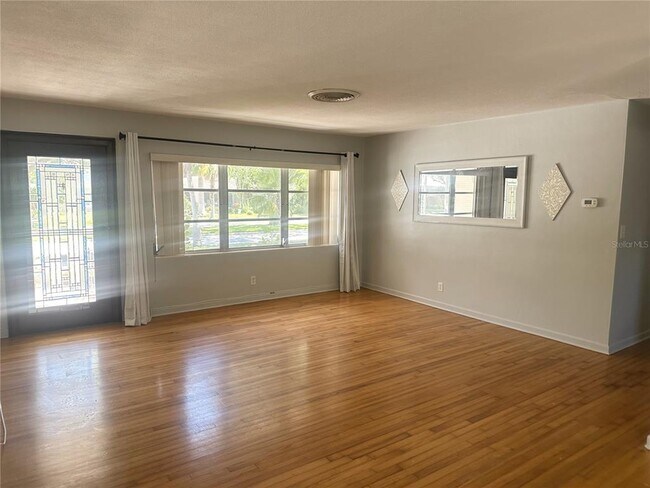 Building Photo - 808 Ponce De Leon Blvd