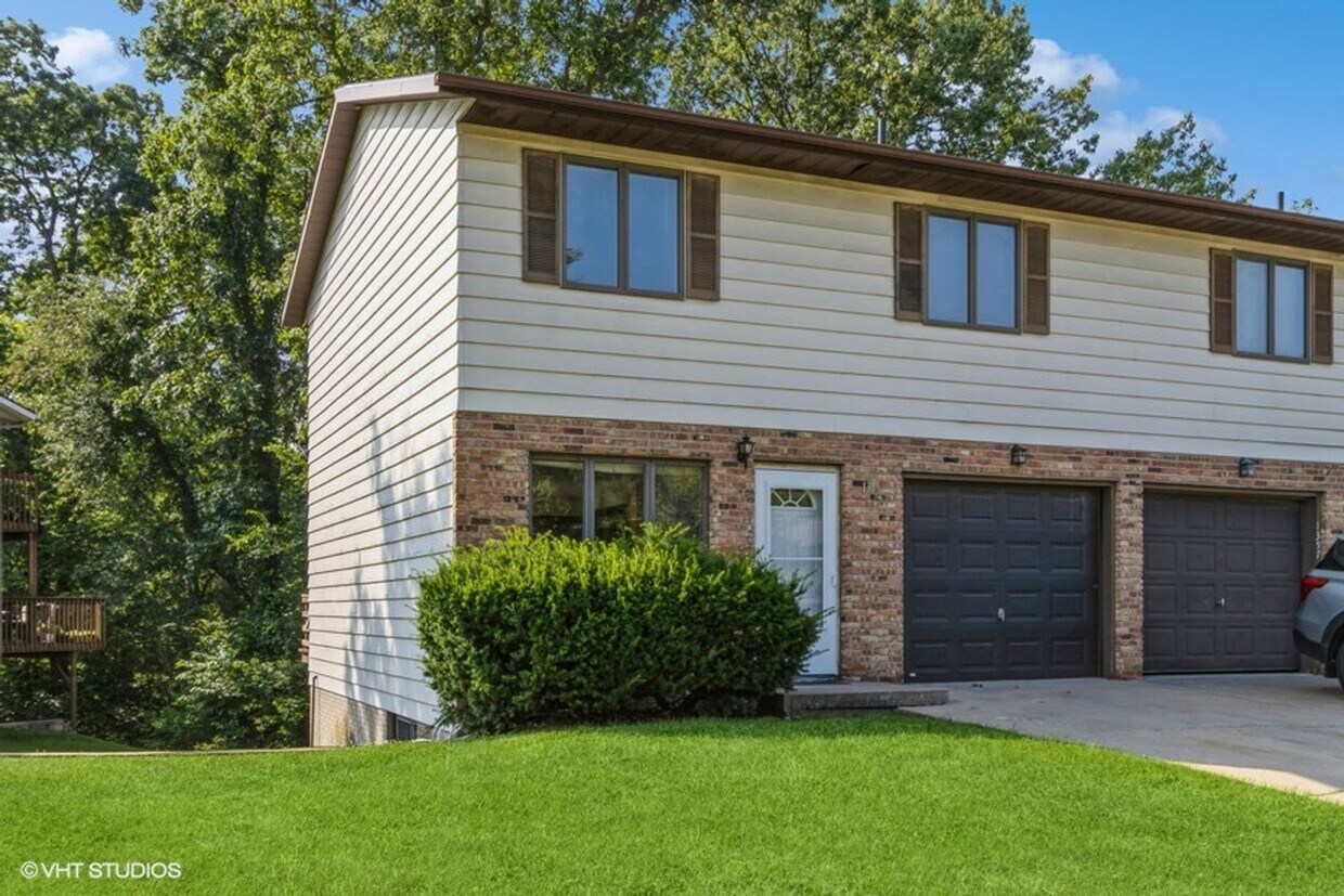 1359 Southview Cir, Coralville, IA 52241 Townhome Rentals in
