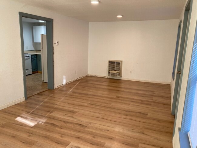 Sala de estar - 405 Newton Rd