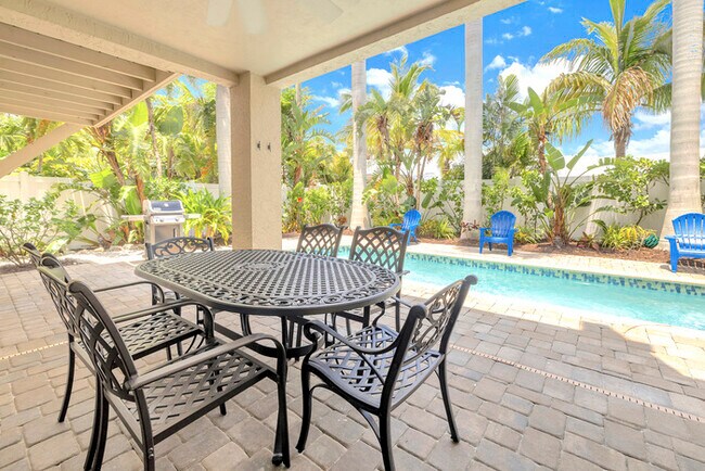 Building Photo - 4BR- 113