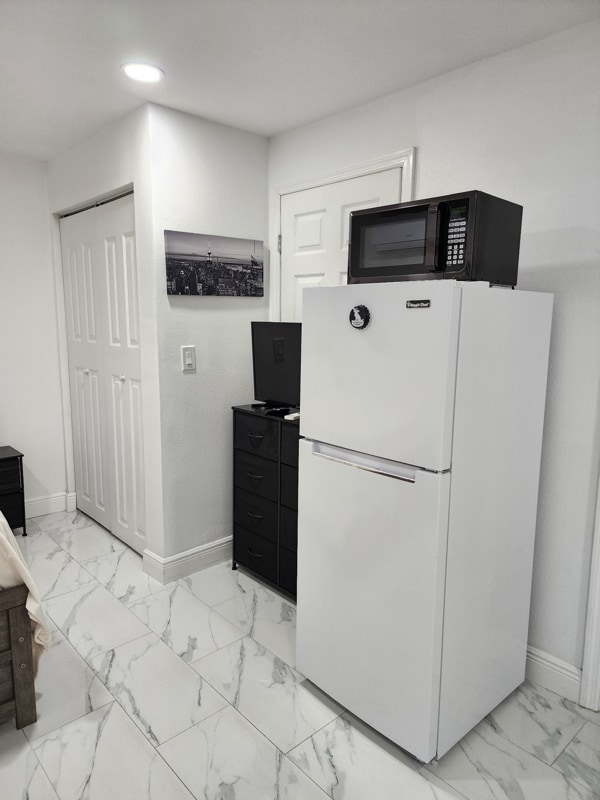 Building Photo - 3202 River Cove Dr