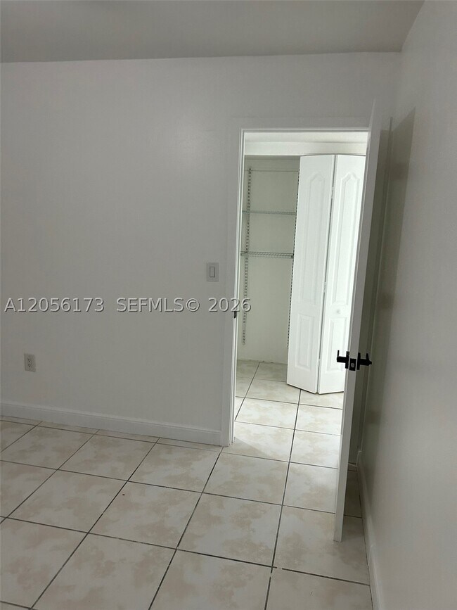 Foto del edificio - 10000 NW 80th Ct