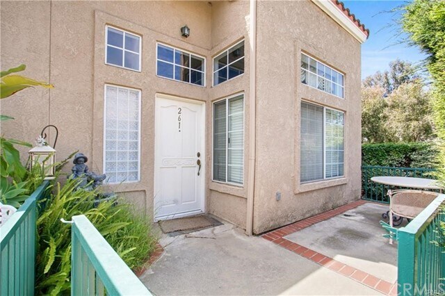 Foto del edificio - 261 S San Dimas Canyon Rd