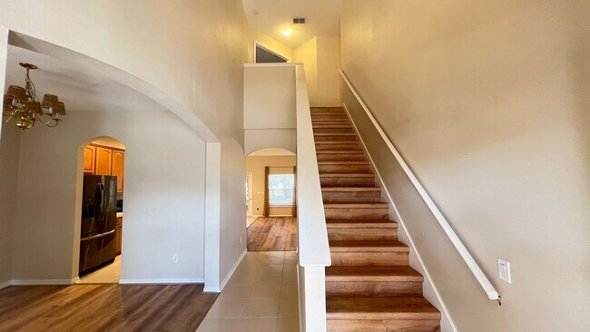 Foto del edificio - Beautiful 5br / 3ba In the desirable commu...
