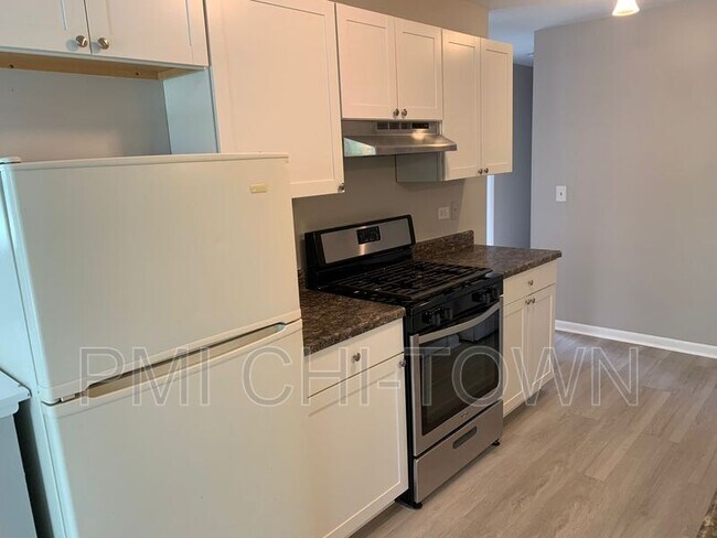 Building Photo - 422 N Cambridge Dr
