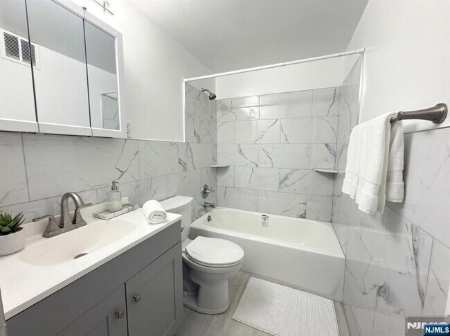 Foto del edificio - 2180 Center St