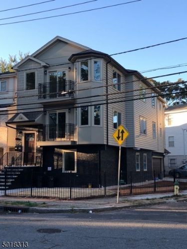 Building Photo - 38 Evergreen Ave