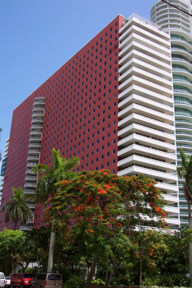 Northwest facade from Brickell Avenue - Imperial at Brickell