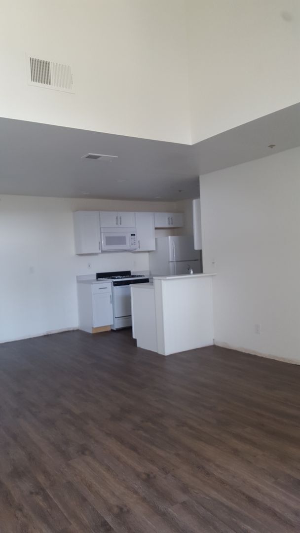 Foto del edificio - 1377 Oakdale Ave