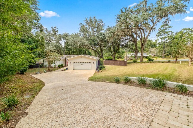 Foto del edificio - 605 Waverly Rd