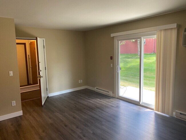 Foto del edificio - In-unit laundry, minutes from Madison and ...
