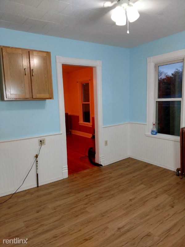 Building Photo - 3 br, 1 bath Apartment - 6 Sawyer ave