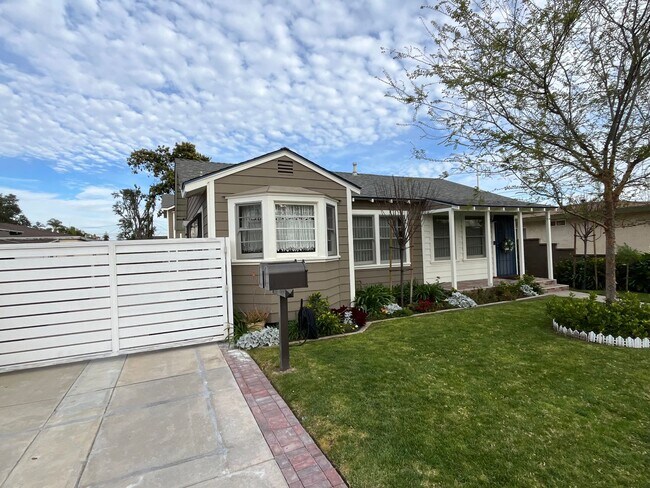 Foto del edificio - 2 Bedroom 2 Bath Single Family Home in Orange