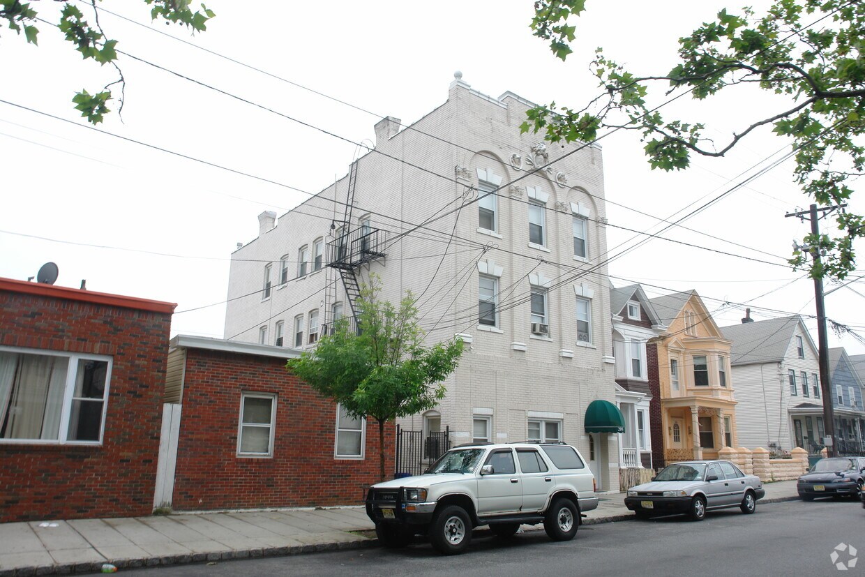 Primary Photo - 329 Washington St