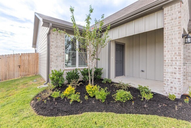 Building Photo - 1500 Lake Ridge Drive