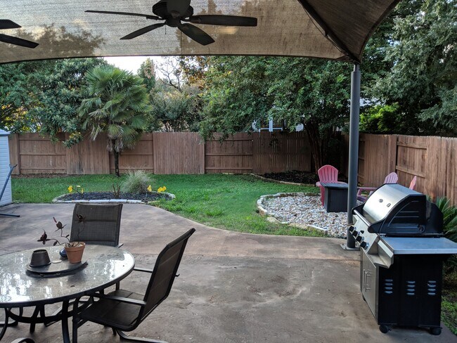 Foto del edificio - 1308 Meadow Lark Dr