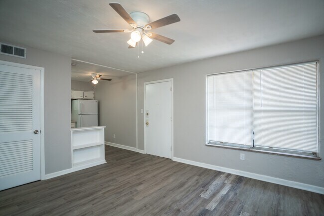 Foto del edificio - 2525 Lakeview Ave