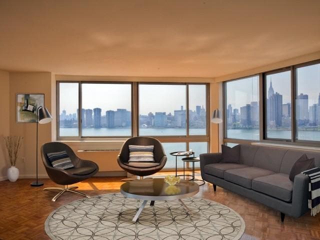 2 bedroom in Queens NY 11109 - 2 bedroom in Queens NY 11109 Apartment