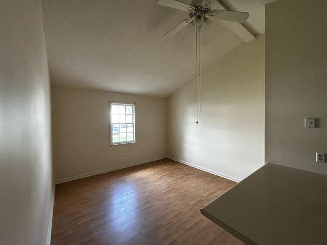 Building Photo - Apartment for Rent
