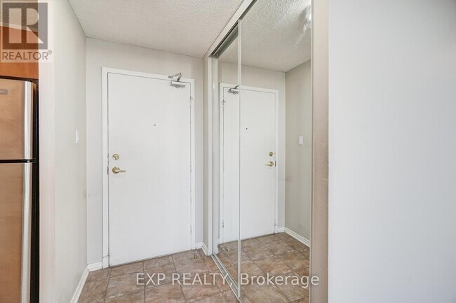 Building Photo - 2900-2900 Battleford Rd