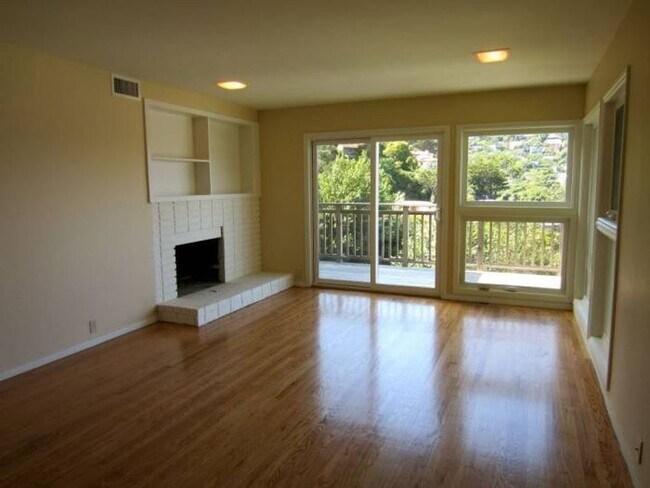 Livingroom - 72 Edwards Ave