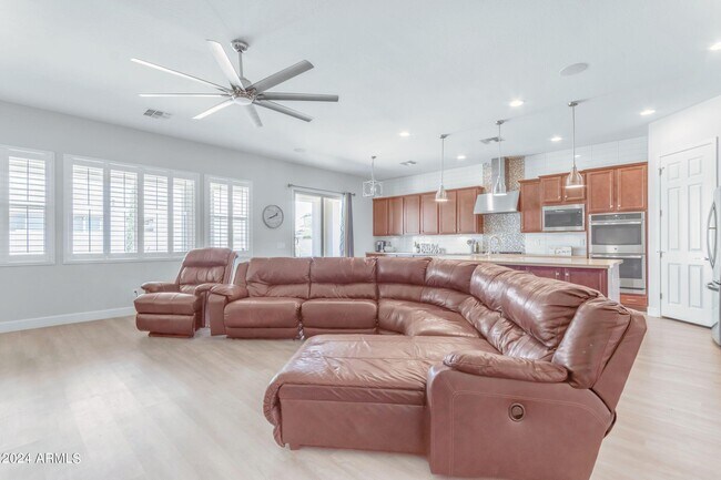 Foto del edificio - 4821 Avitus Ln