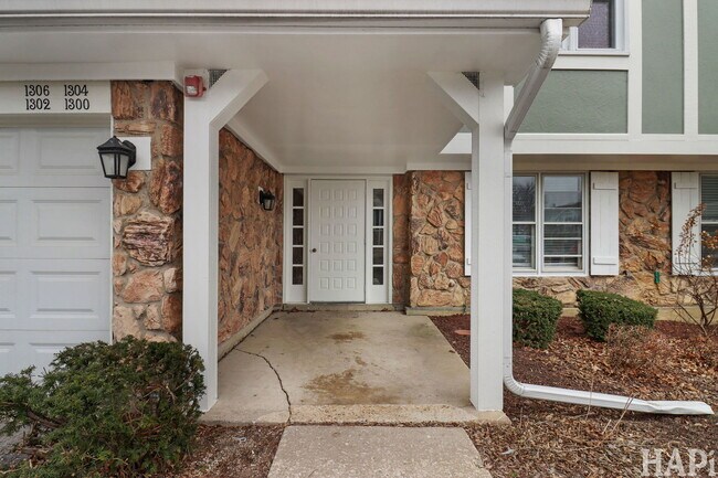 Foto del edificio - 1300 Cromwell Ct