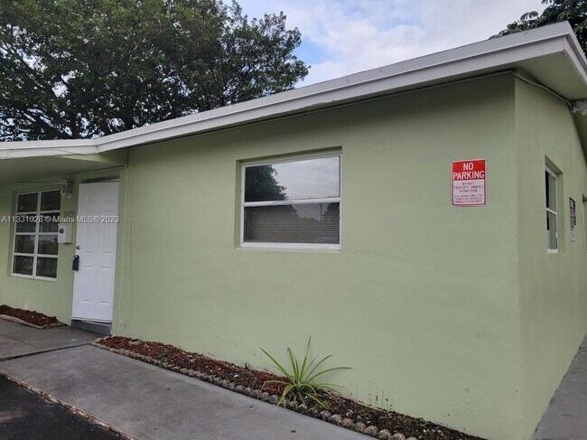 Building Photo - 2500 NW 9th Ln