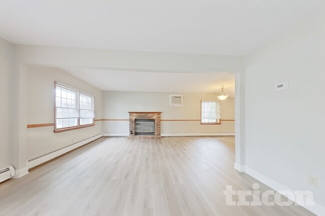 Building Photo - 26 Village Ln