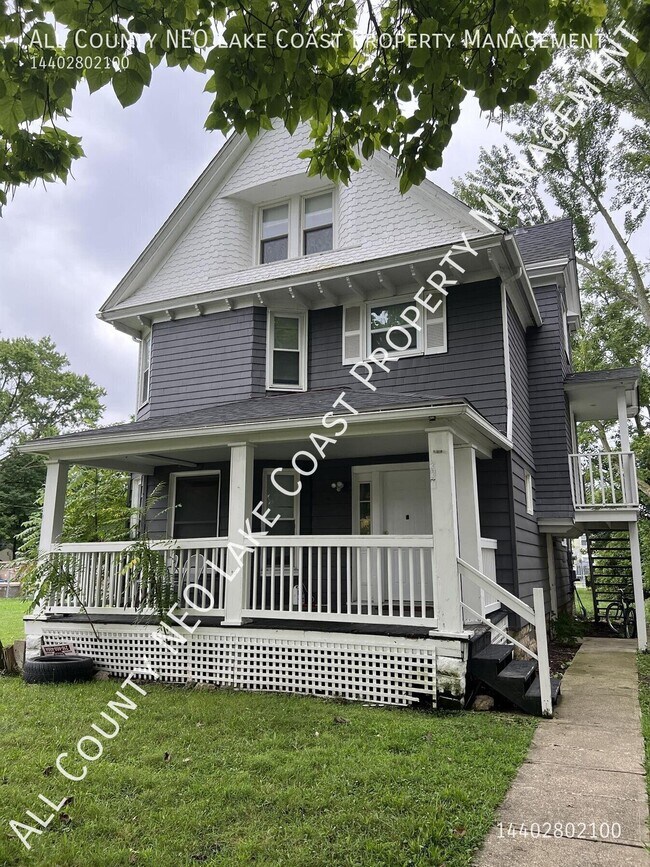 Building Photo - 330 13th St