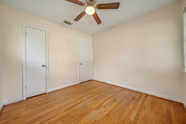 Building Photo - 3702 Malone Dr