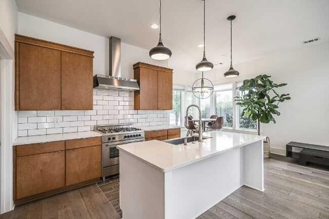 Building Photo - 3BR Germantown Townhome in the Heart of Nashville