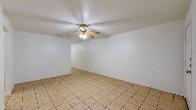 Building Photo - PRICE IMPROVEMENT NOW ONLY $895!!!!!!!!!!