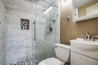 Building Photo - 246 Litchfield Ln