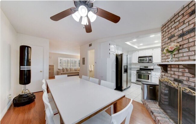 Foto del edificio - 409 W Mountain View Ave