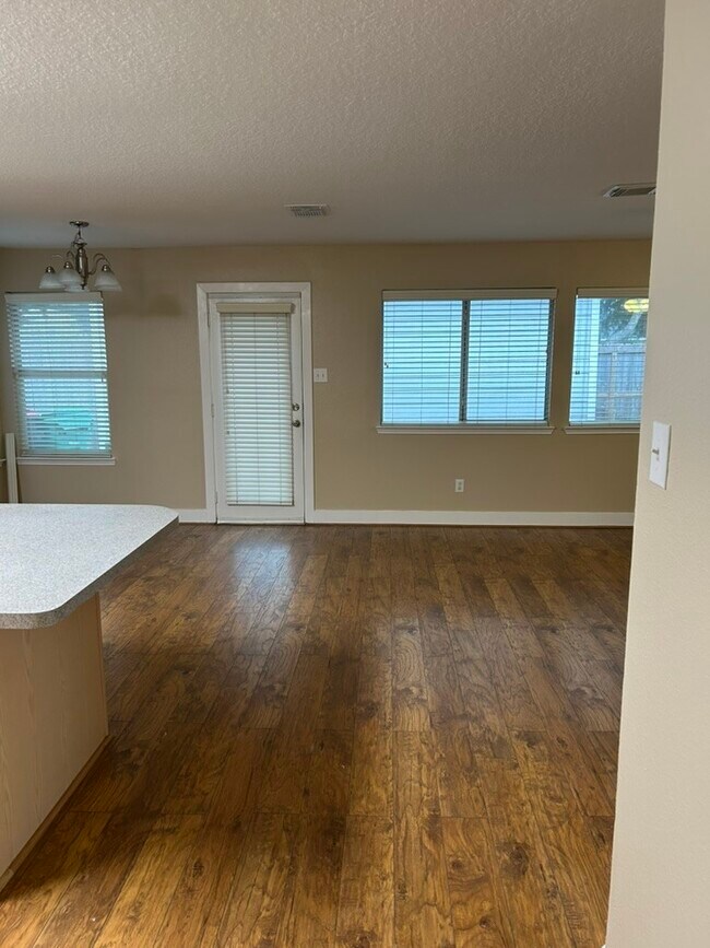 Building Photo - 10607 Cobblecreek Way