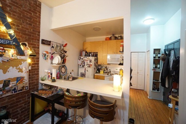 Foto del edificio - 1 br, 1 bath Apartment - 2034 5th Ave