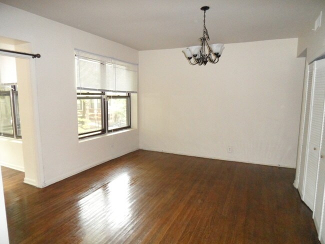 Foto del edificio - 930 W Gordon Ter