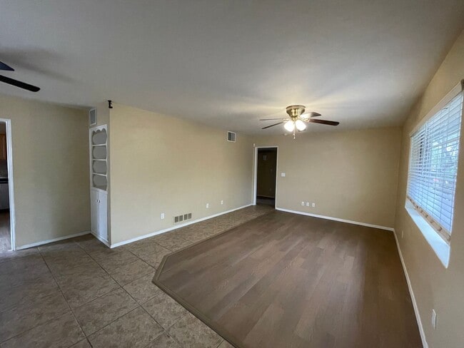 Foto del edificio - Beautiful 3 Bedroom! Available Now!