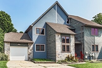 Building Photo - 33 Foxtail Ct