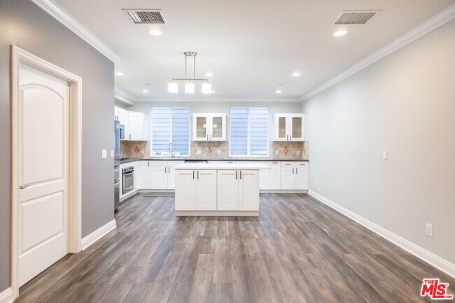 Building Photo - 2470 S Centinela Ave