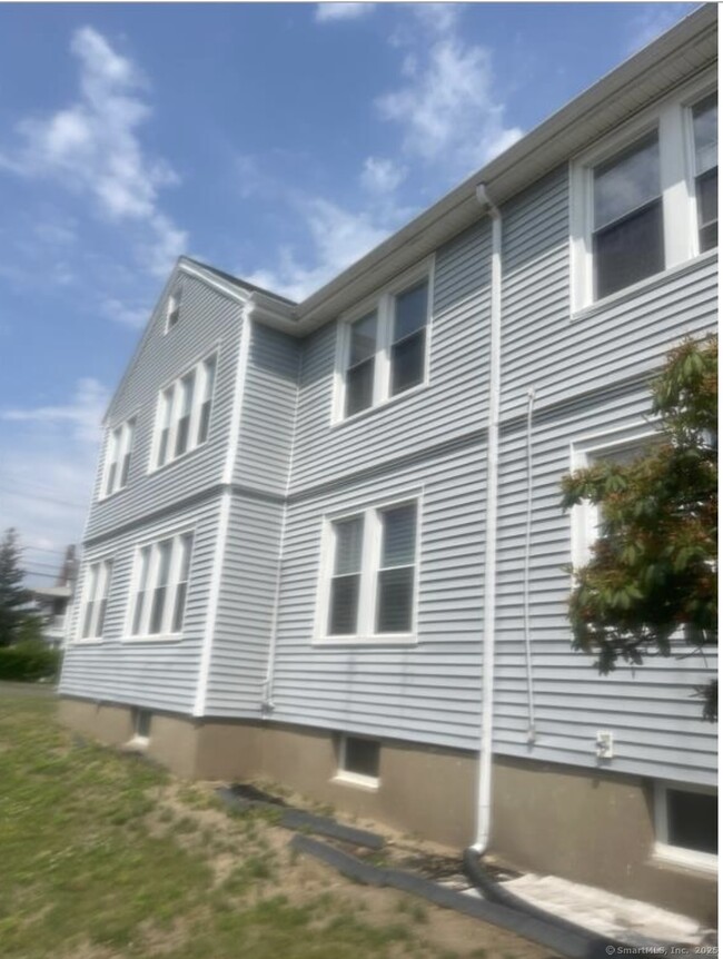 Foto del edificio - 164 Wolcott Hill Rd