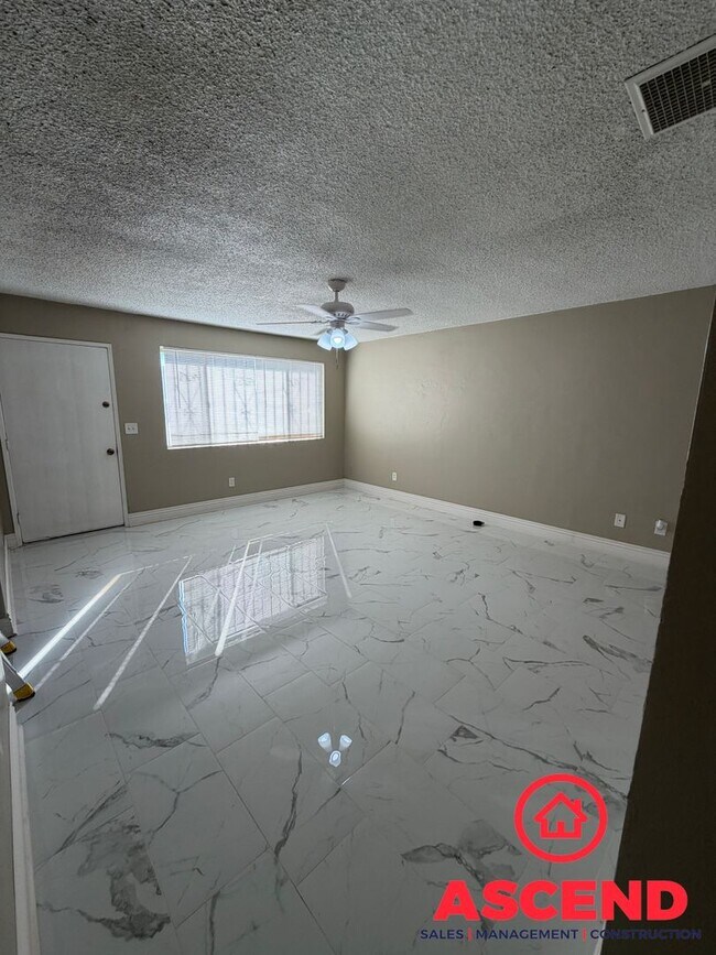 Foto del edificio - 3 Bedroom Home in East Bakersfield
