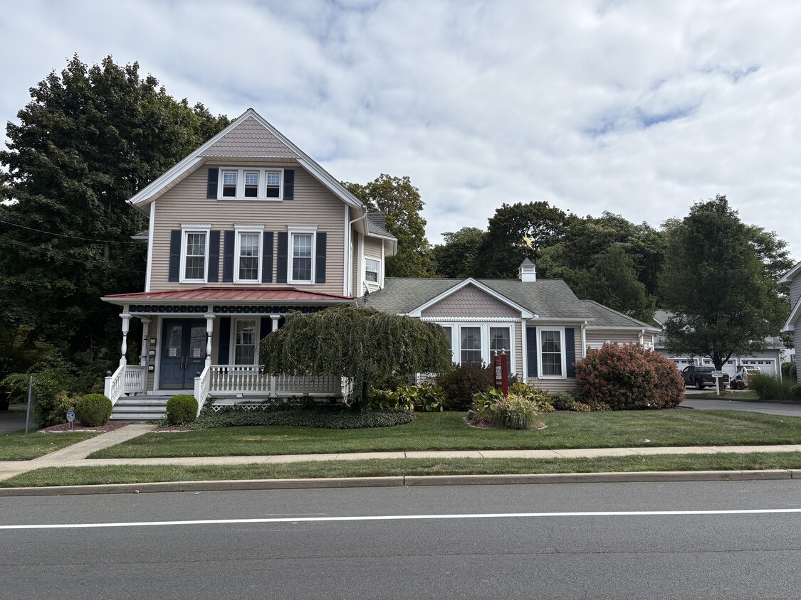 Primary Photo - 687 Broad St