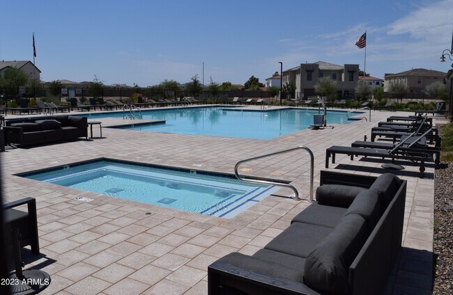 Foto del edificio - 4881 E St John Rd