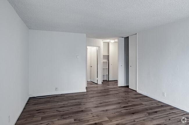 1BR, 1BA - 8110 Redlands St