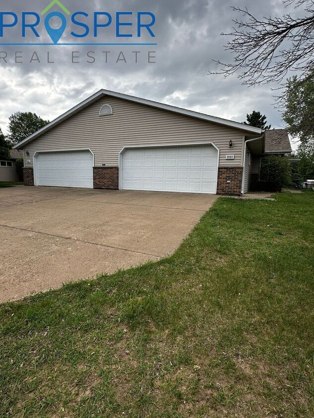 Building Photo - Spacious 2 Bedroom 2 Bath in Eau Claire